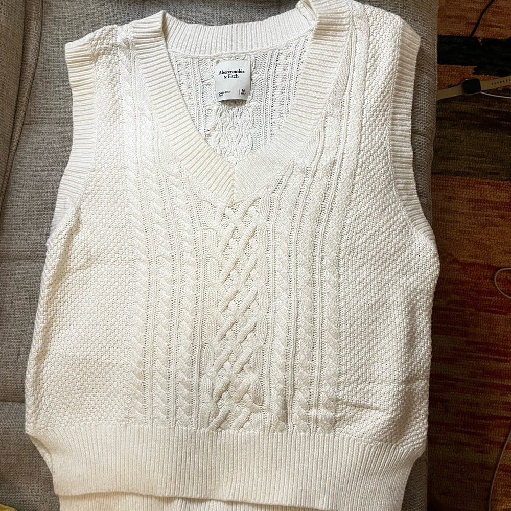 White Oversized Sweatervest